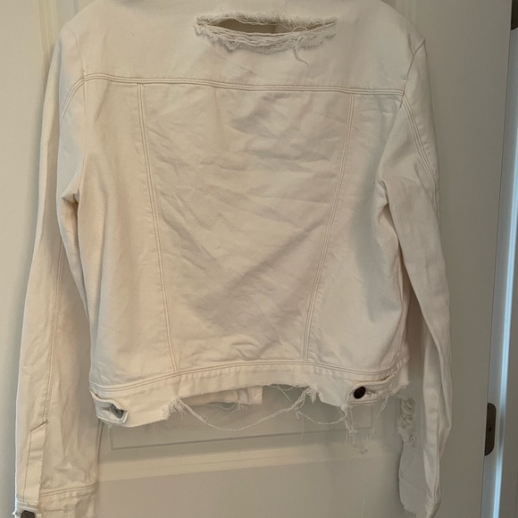 J brand white denim jacket with tears - Picture 2 of 3